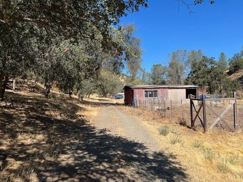 A home in Coalinga