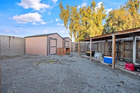 A home in Lemoore