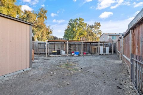 A home in Lemoore