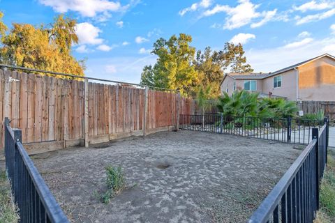 A home in Lemoore