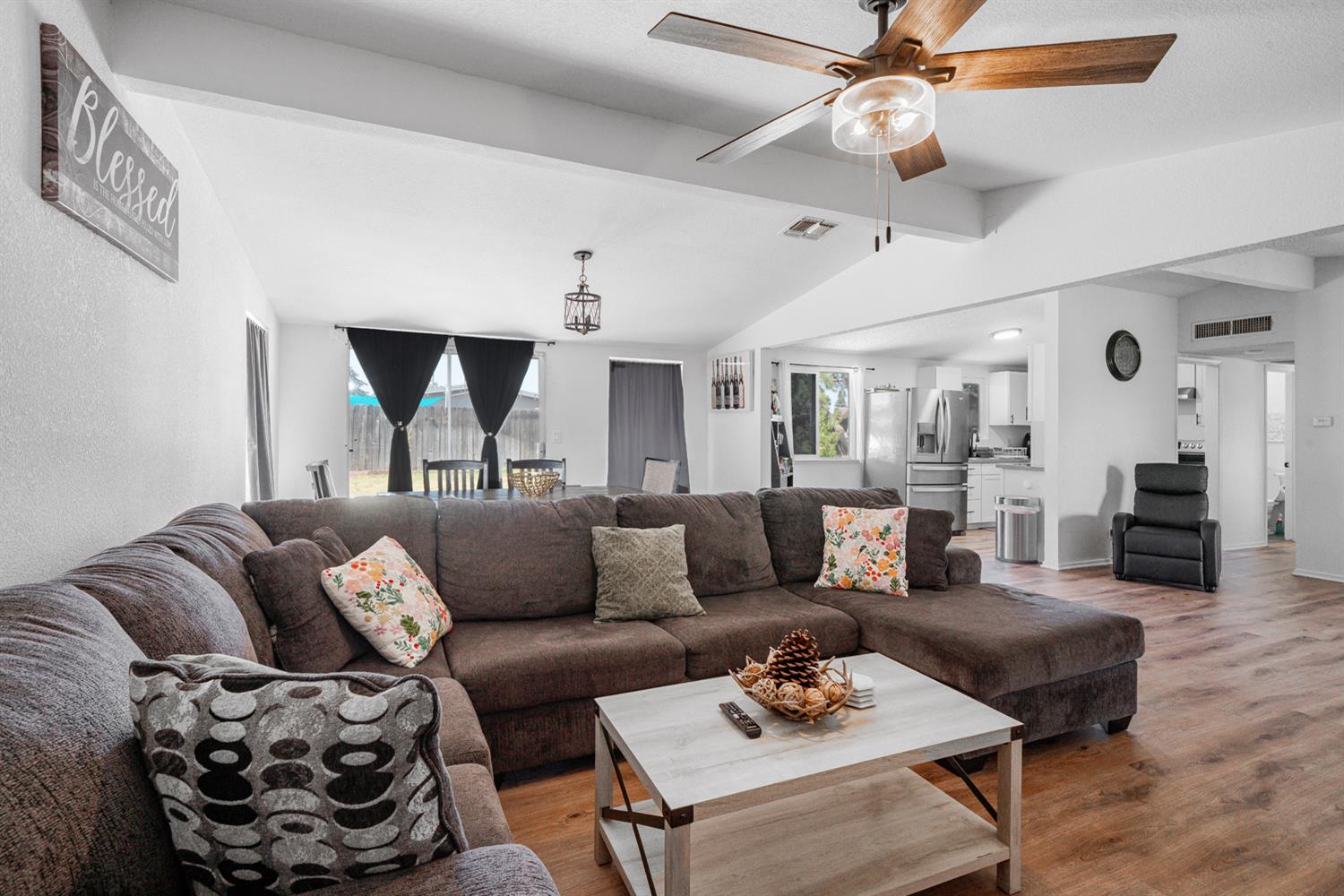 2564 Crescent Avenue - Photo 3