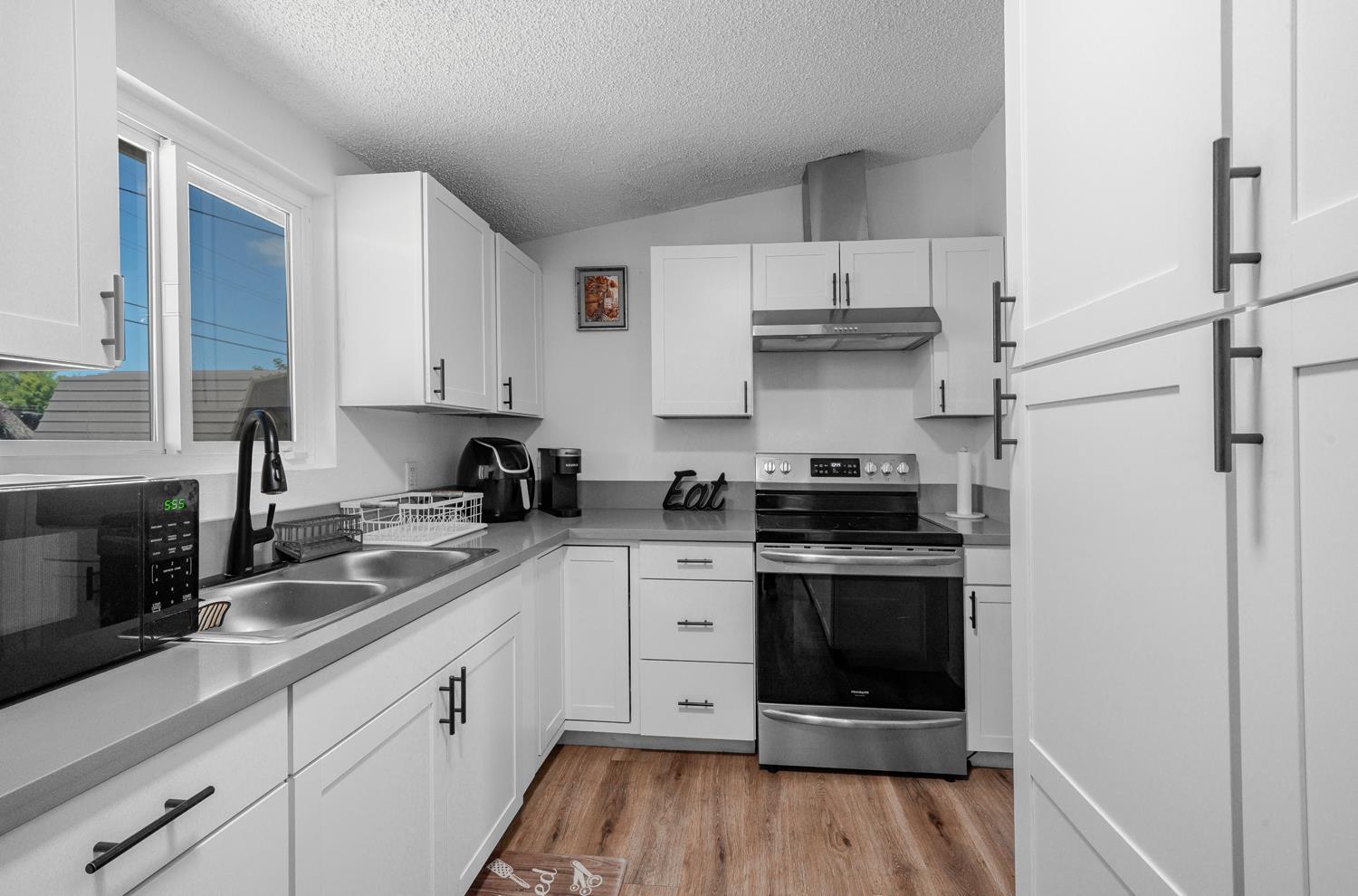 2564 Crescent Avenue - Photo 2