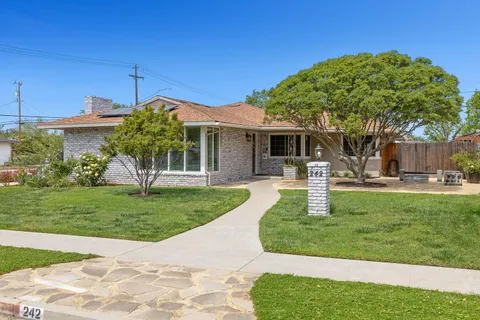 242 W Fountain Way, Fresno, CA 93705 - MLS#: 628220