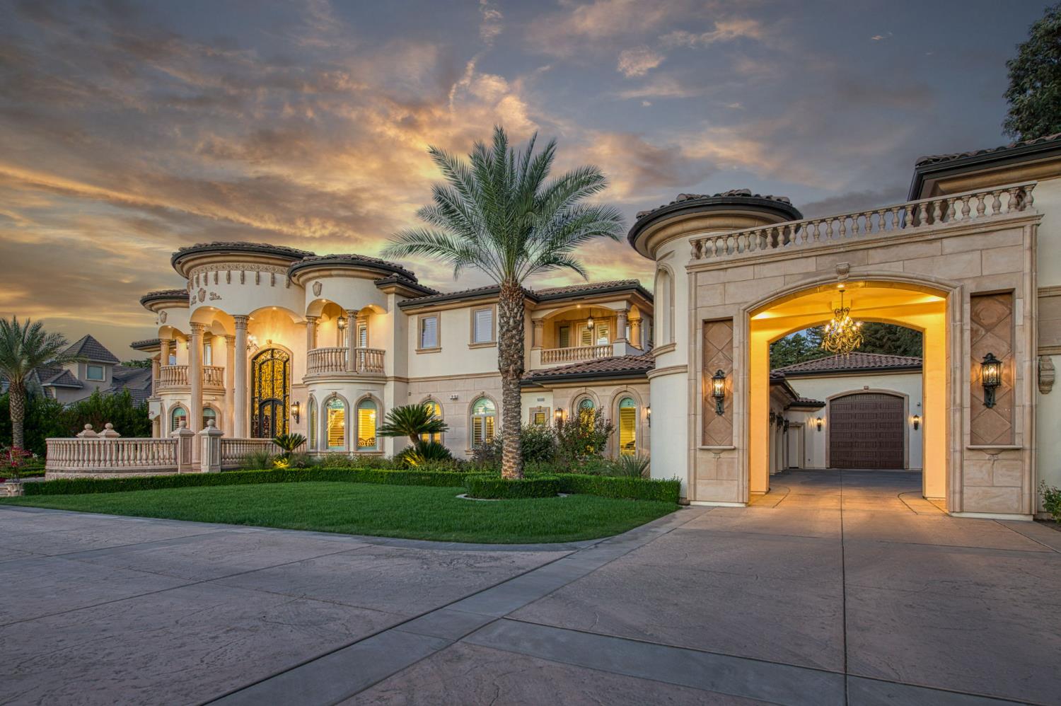 6060 N Van Ness Boulevard