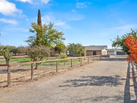 5527 W Olive Avenue, Fresno, CA 93722 - MLS#: 623539