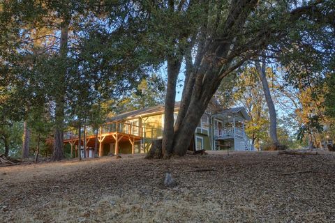 A home in Mariposa