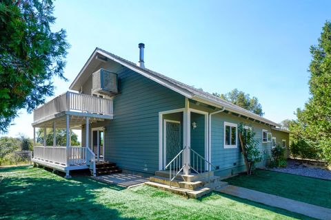 A home in Mariposa