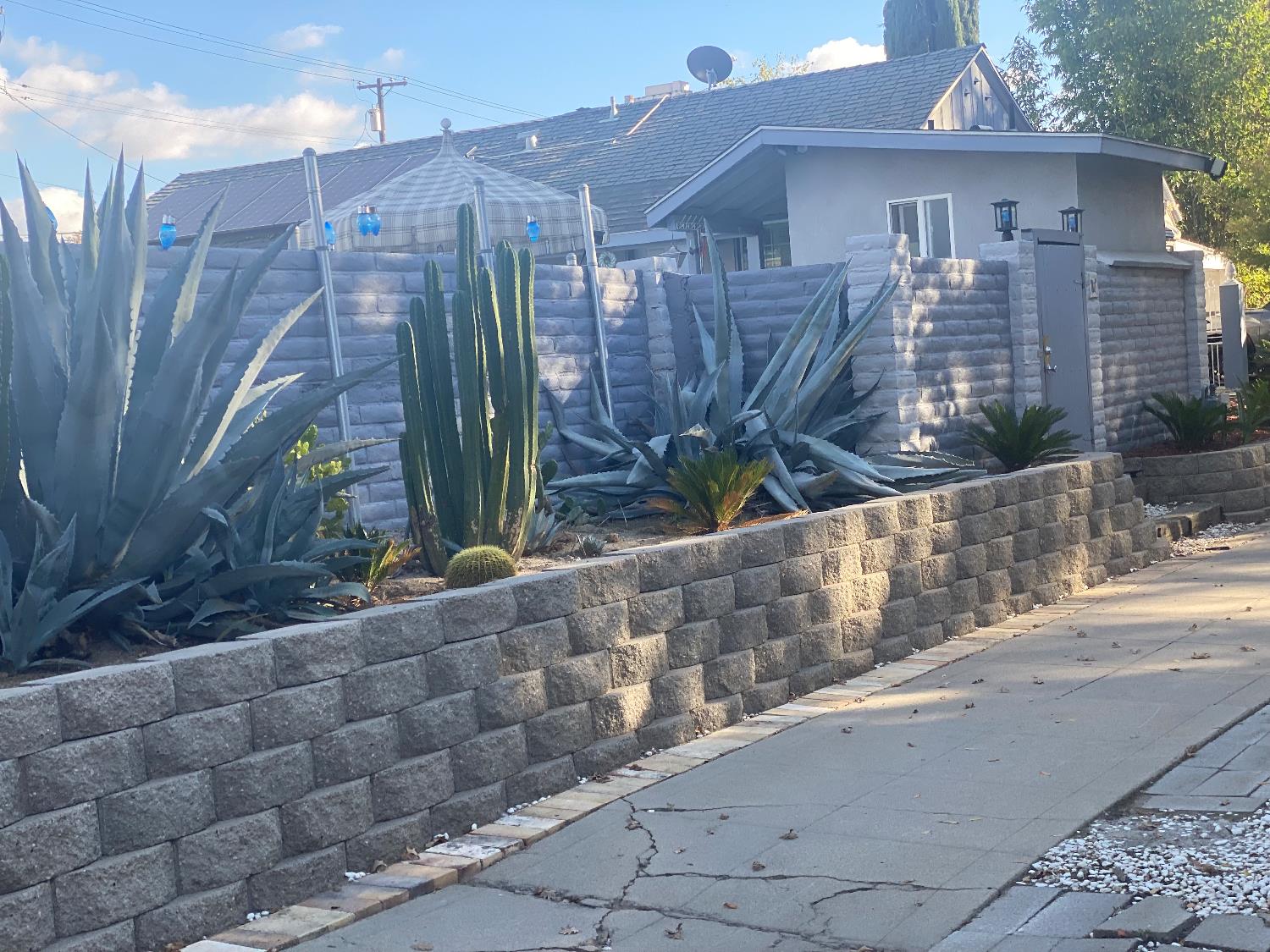 550 N Yosemite Avenue - Photo 2
