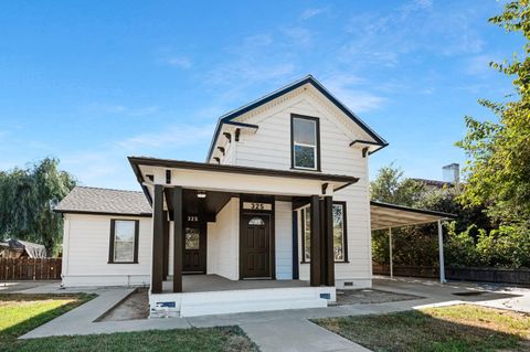 A home in Lemoore