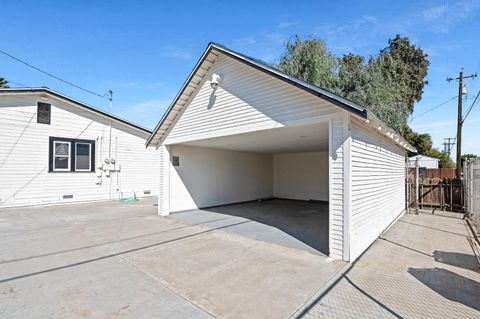 A home in Lemoore