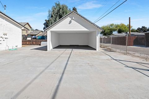 A home in Lemoore