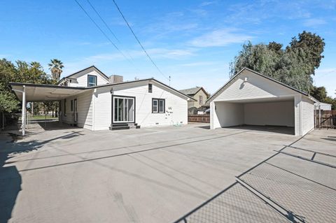 A home in Lemoore