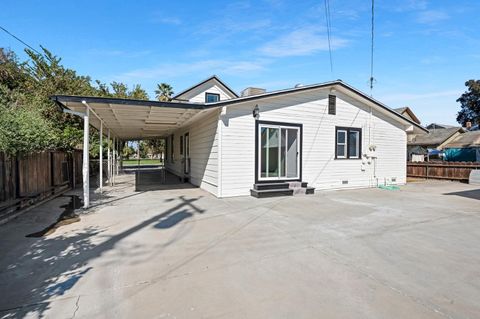 A home in Lemoore