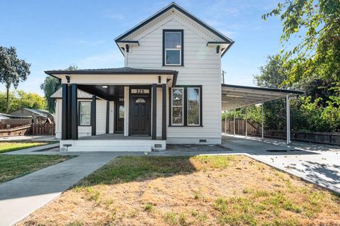 A home in Lemoore