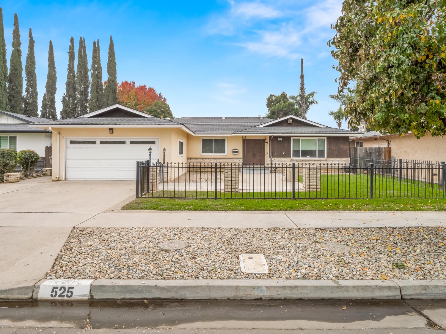 Photo 1 of 40 — 525 E Vartikian Avenue, Fresno, CA 93710