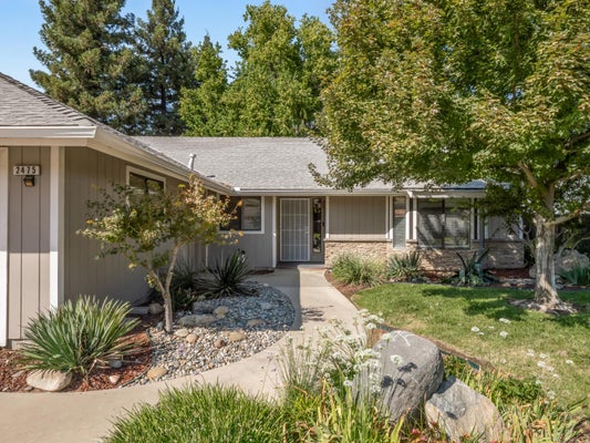 2475 DENNIS AVE, CLOVIS, CA 93611 - Image 08a6cf4d2baf5d3fd7f1e36914be0a2a/1045866477