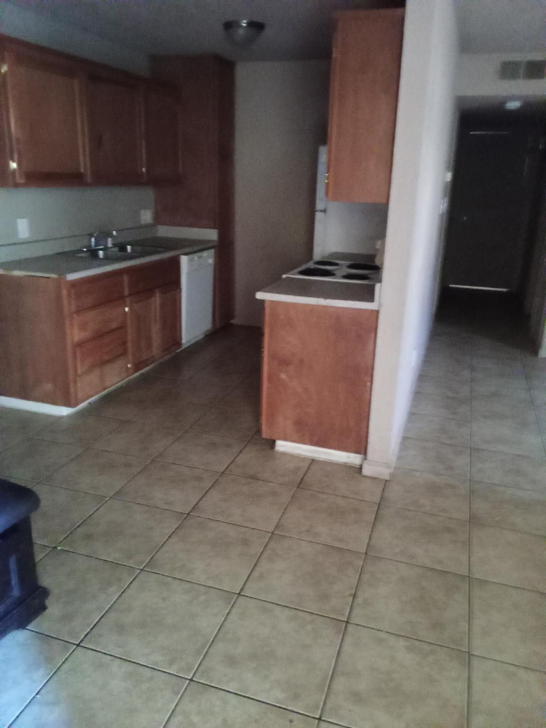 Photo 1 of 8 — 1221 N Peach Avenue 127, Fresno, CA 93727