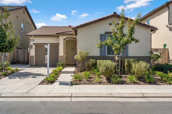 Photo 1 of 27 — 310 Talus Way S, Madera, CA 93636
