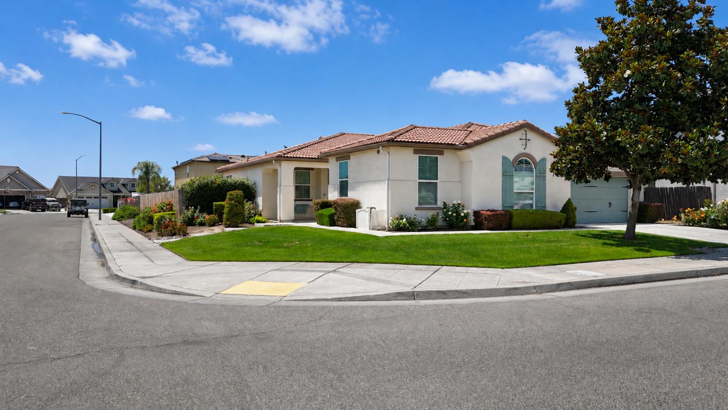 Photo 1 of 40 — 3659 N Pearwood Avenue, Fresno, CA 93727