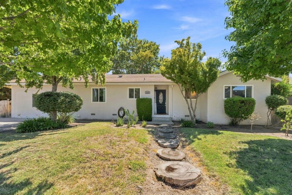 1338 N MOONEY BLVD, VISALIA, CA 93291 - Image 1e7b1566a2bf33d3da9426217ce00a1d/2619321006