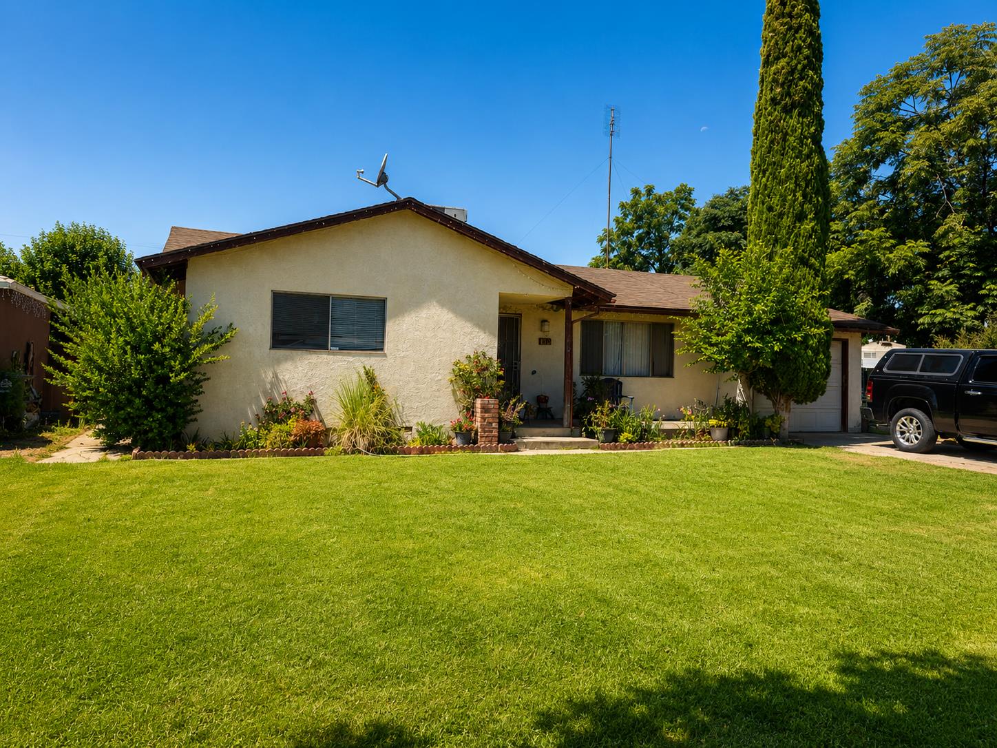 Photo 1 of 1 — 324 N O Street, Madera, CA 93637