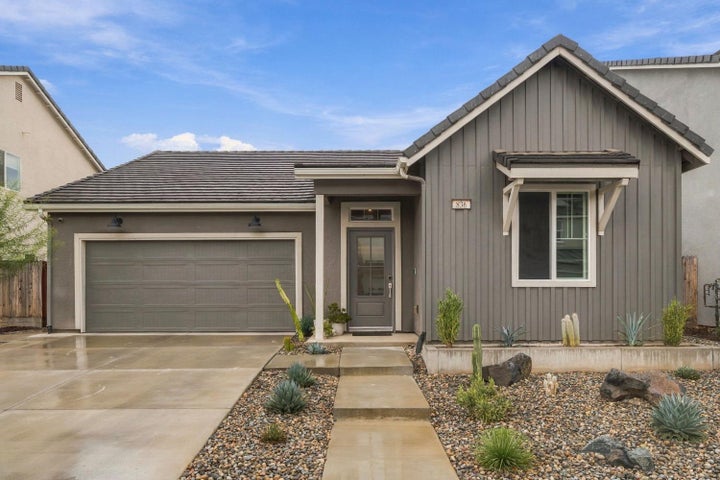 Photo 1 of 39 — 836 Blue Oak Lane W, Madera, CA 93636