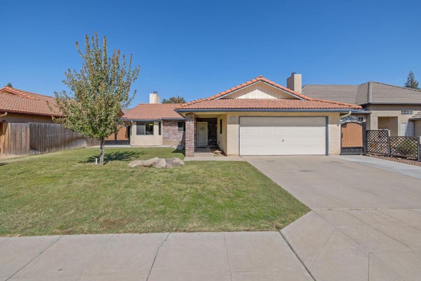 2152 E JON DR, FRESNO, CA 93720 - Image 2b3e6de01a4a37e0bb6798ea45f66a7f/3735456441