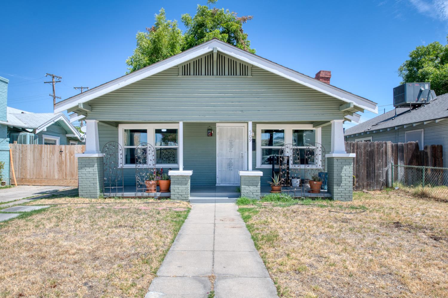 Photo 1 of 31 — 509 E Weldon Avenue, Fresno, CA 93704