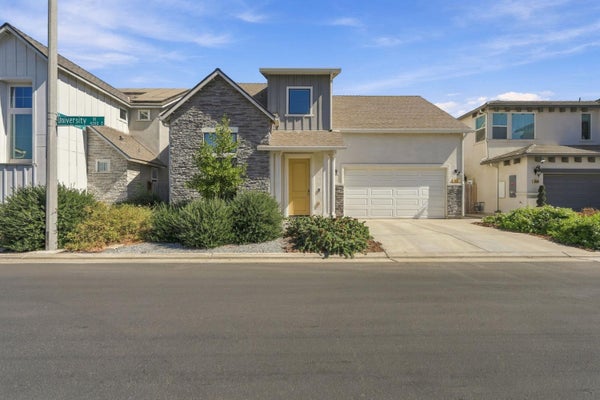 4432 S UNIVERSITY ST, VISALIA, CA 93277 - Image 309f44d9fe65e7befb135b565b8aea5f/1488936680