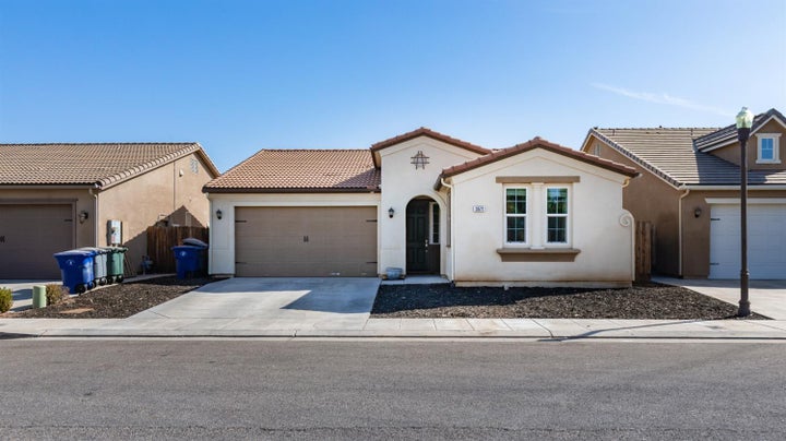 Photo 1 of 29 — 3571 Encino, Clovis, CA 93619