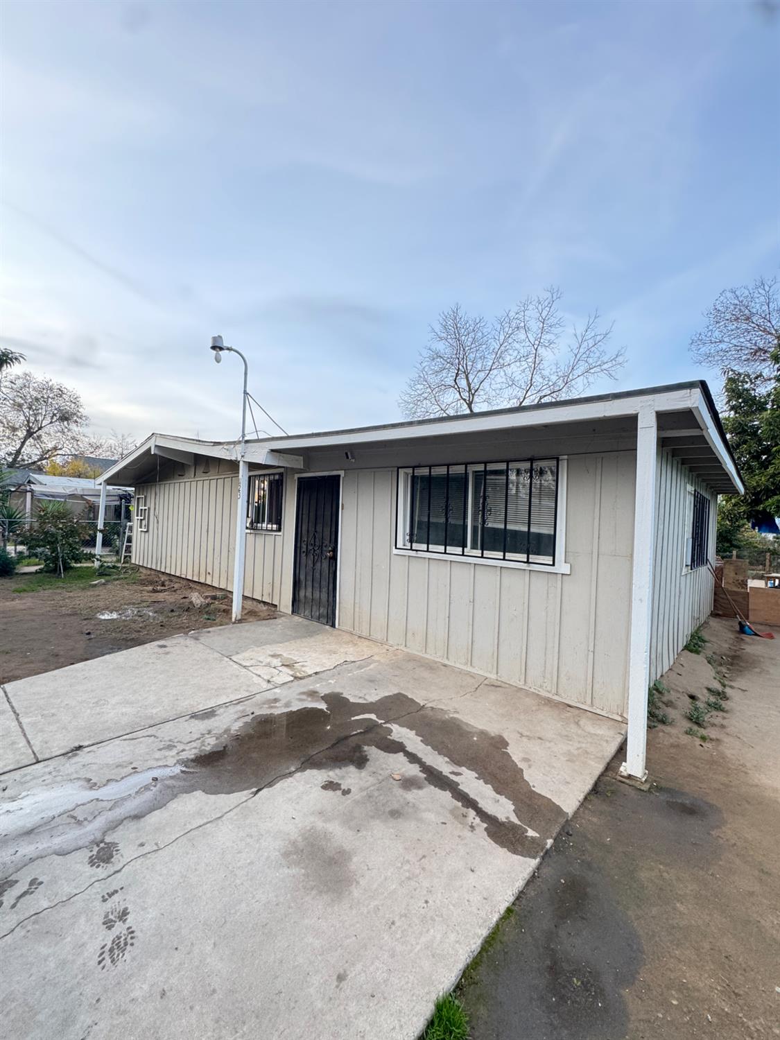 Photo 1 of 14 — 1123 E Garrett Avenue, Fresno, CA 93706