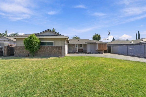 2952 E DAKOTA AVE, FRESNO, CA 93726 - Image 4121bc5fbed52d4e3021fbe4caf9d90f/996433563