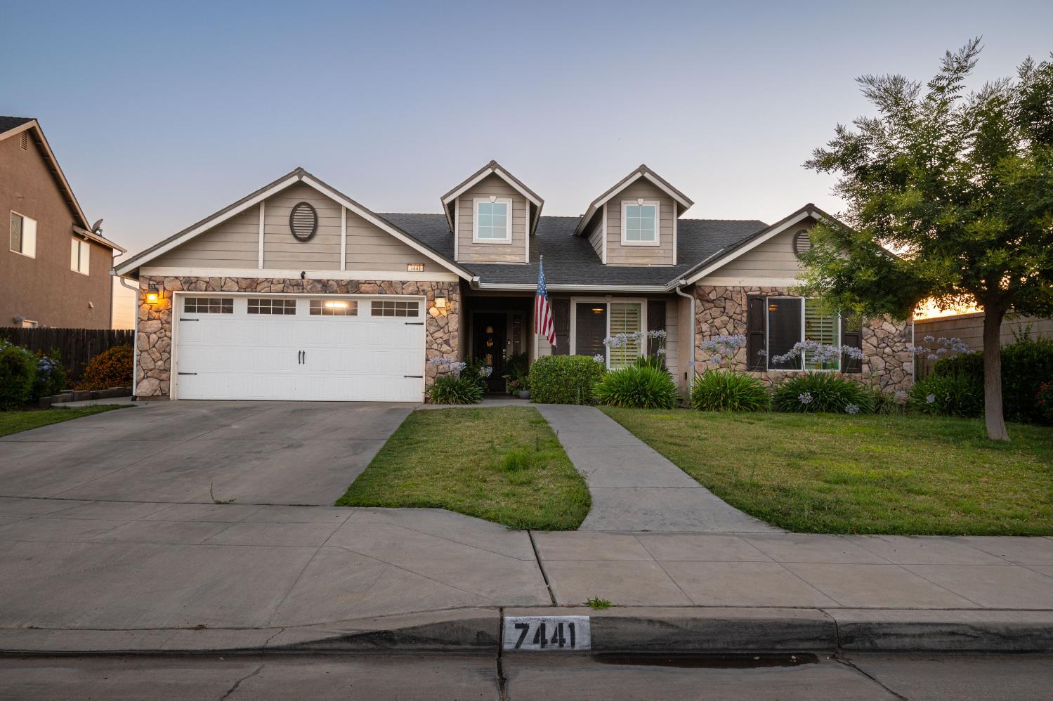 Photo 1 of 15 — 7441 N La Paz Avenue, Fresno, CA 93722