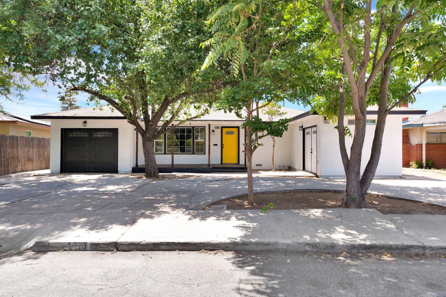 Photo 1 of 33 — 4416 E Curran Drive, Fresno, CA 93703