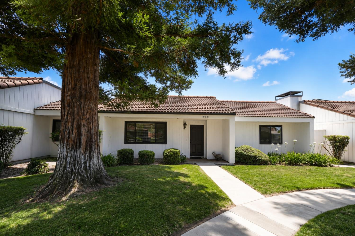 Photo 1 of 22 — 1935 W Santa Ana Avenue, Fresno, CA 93705