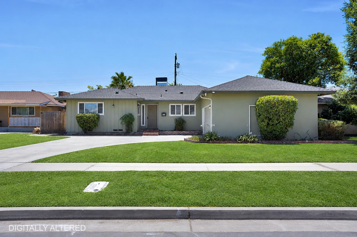 Photo 1 of 35 — 2938 E Willis Avenue, Fresno, CA 93726