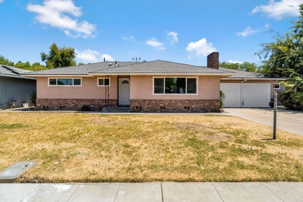 880 I ST, PARLIER, CA 93648 - Image 83576b2daa8f90c2dcdf6d2f2317bb33/3833101977