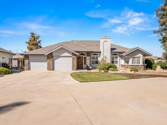 2055 N CAMBRIDGE CIR, REEDLEY, CA 93654 - Image 88a2f50d6f311e92df67ebeb0c8aea1b/2819055534