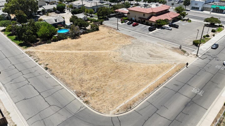 Photo 1 of 8 — 401 S 6th Street, Kerman, CA 93630