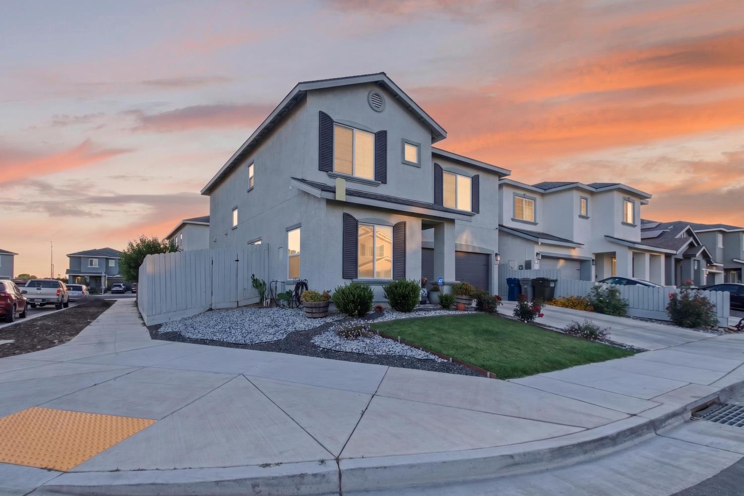 Photo 1 of 31 — 693 Cadiz Avenue, Merced, CA 95341