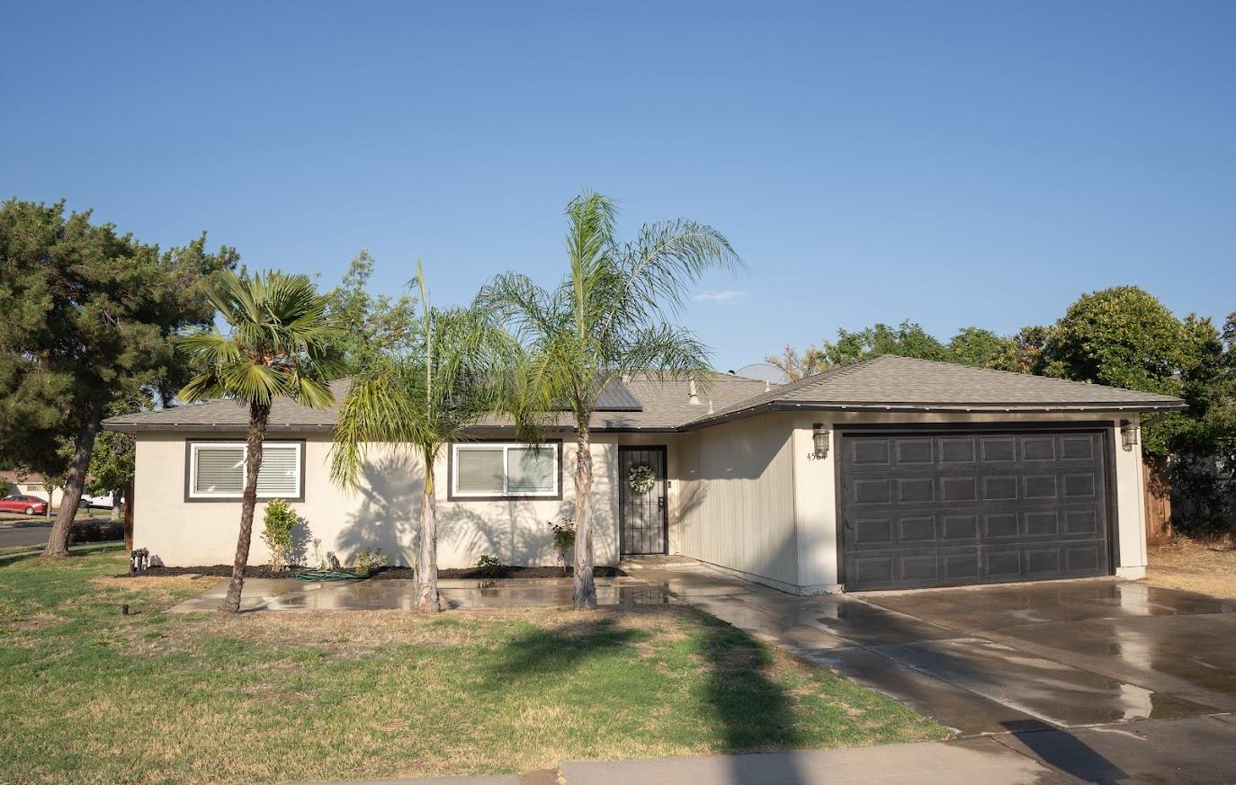 Photo 1 of 22 — 4584 N Hulbert Avenue, Fresno, CA 93705