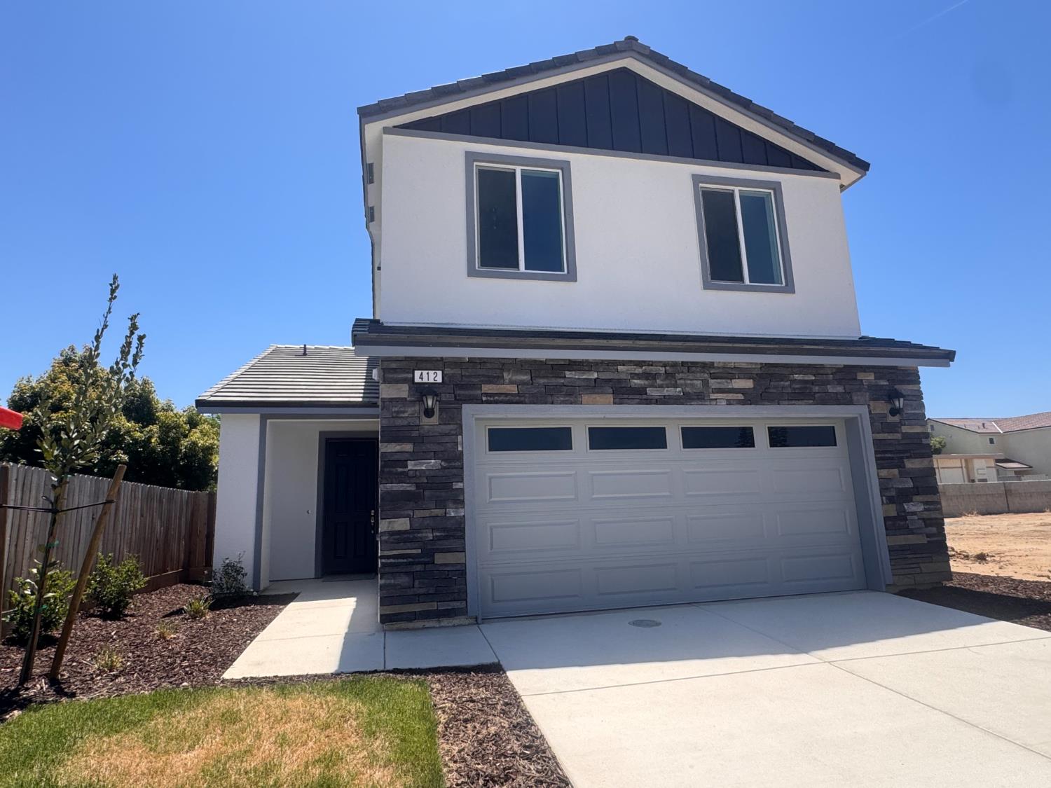 Photo 1 of 14 — 412 W Escalon, Clovis, CA 93612