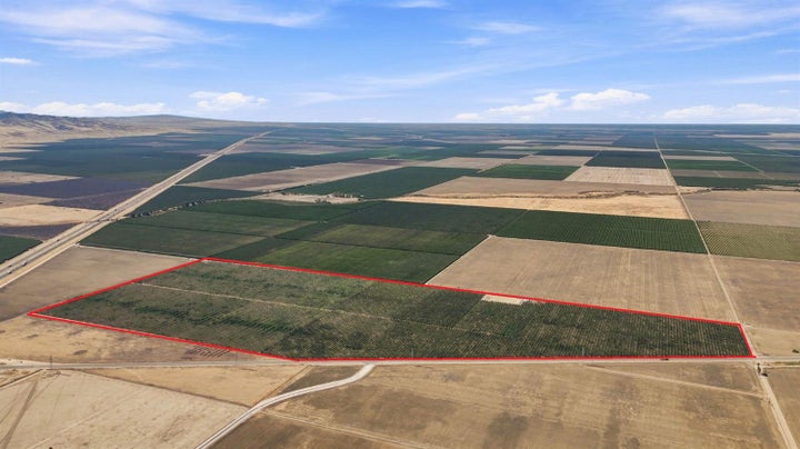 Photo 1 of 17 — 45551 W Panoche Road, Firebaugh, CA 93622