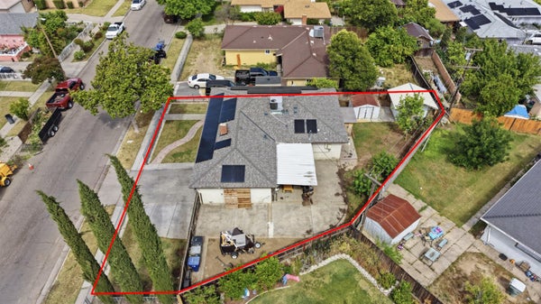 4867 E LEISURE AVE, FRESNO, CA 93727 - Image c7b31d0aa4f07e04756846581efc154e/2688560587