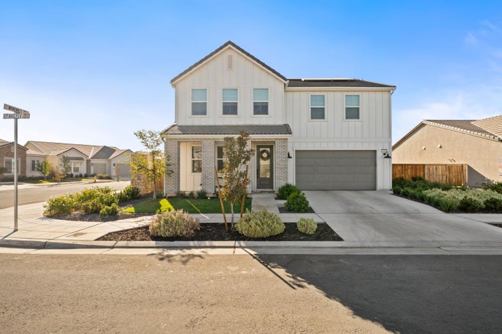 Photo 1 of 57 — 2212 N Argyle Avenue, Clovis, CA 93619