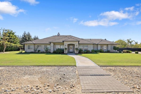 6001 W GROVE CT, VISALIA, CA 93291 - Image cfbfd9bdd96f01edcbc9e450815199a0/3593833002