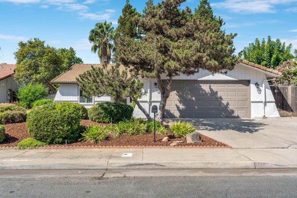 94 N BARON AVE, CLOVIS, CA 93612 - Image d12e88e69b18552c2bdc76cafd8a0b91/1919228723