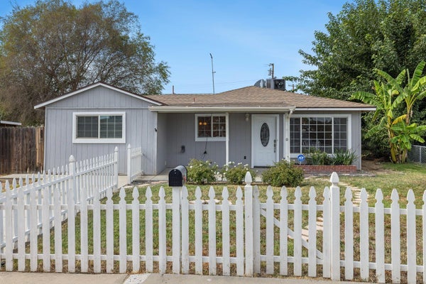 609 COLLEGE AVE, COALINGA, CA 93210 - Image d7b1dc24942eeeae78a9ef3ac4f2eaa8/474343055