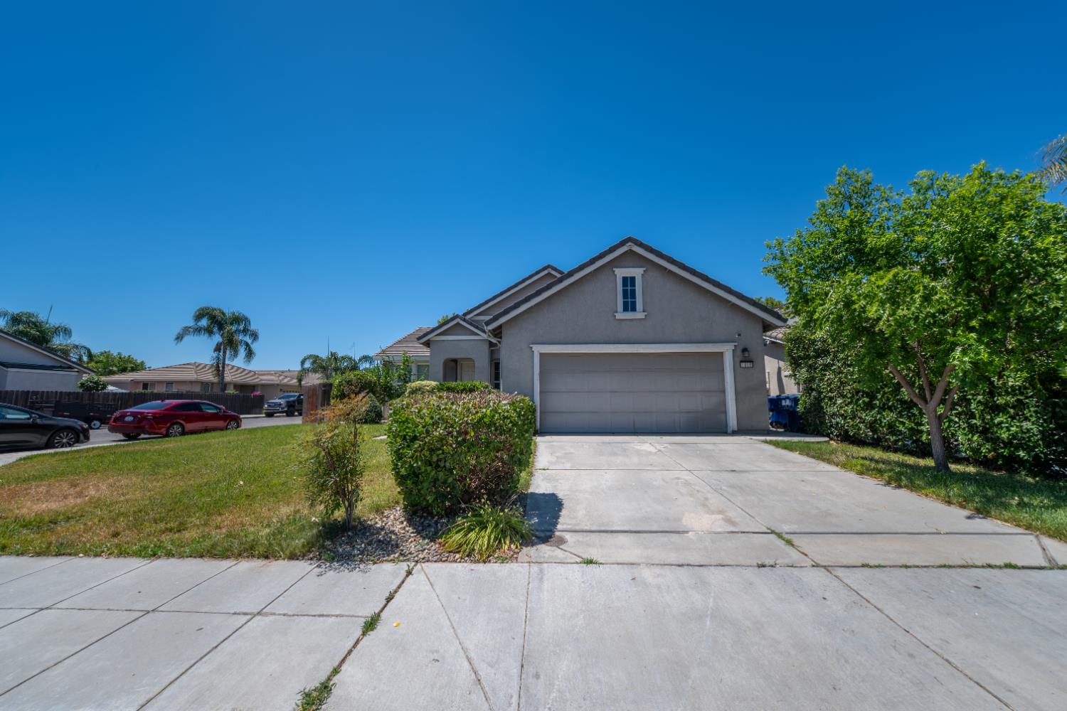 Photo 1 of 18 — 1000 Georgia Avenue, Madera, CA 93637