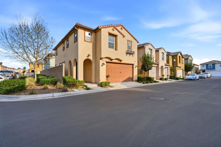 Photo 1 of 41 — 1515 Zenith, Clovis, CA 93619